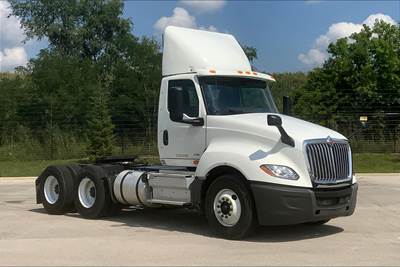 International LT625 Day Cab Truck - A26 430HP, 10 Speed
