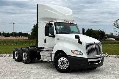 International LT625 Day Cab Truck - Cummins 400HP, 12 Speed