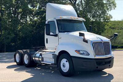 International LT625 Day Cab Truck - A26 430HP, 10 Speed