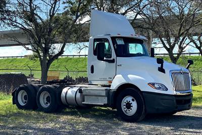 International LT625 Day Cab Truck - A26 430HP, 10 Speed
