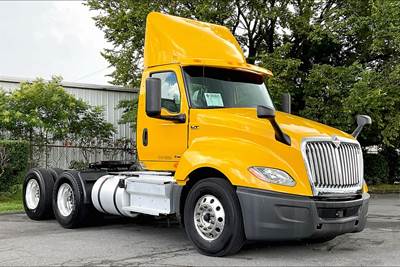 International LT625 Day Cab Truck - A26 430HP, 10 Speed