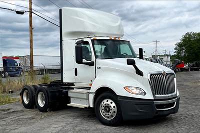 International LT625 Day Cab Truck - Cummins 400HP, 12 Speed