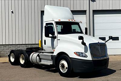 International LT625 Day Cab Truck - A26 430HP, 10 Speed