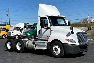 International LT625 Day Cab Truck - A26 430HP, 10 Speed