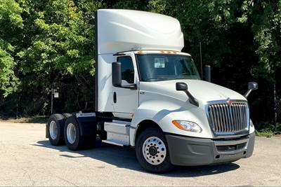 International LT625 Day Cab Truck - Cummins 400HP, 12 Speed