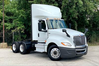 International LT625 Day Cab Truck - Cummins 400HP, 12 Speed