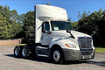 International LT625 Day Cab Truck - Cummins 400HP, 12 Speed