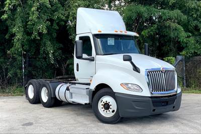 International LT625 Day Cab Truck - A26 430HP, 10 Speed