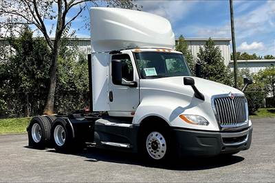 International LT625 Day Cab Truck - Cummins 400HP, 12 Speed