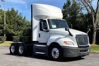 International LT625 Day Cab Truck - Cummins 400HP, 12 Speed