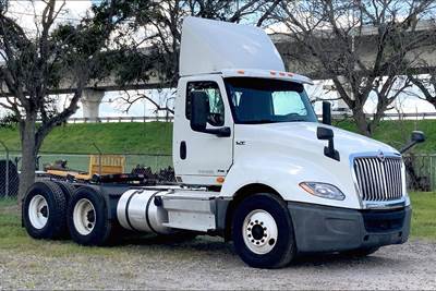 International LT625 Day Cab Truck - A26 430HP, 10 Speed