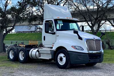 International LT625 Day Cab Truck - A26 430HP, 10 Speed