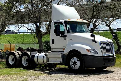 International LT625 Day Cab Truck - A26 430HP, 10 Speed