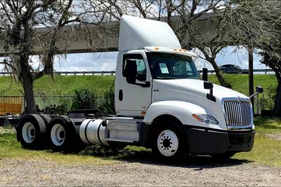 International LT625 Day Cab Truck - A26 430HP, 10 Speed