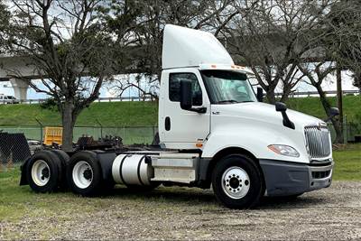 International LT625 Day Cab Truck - A26 430HP, 10 Speed
