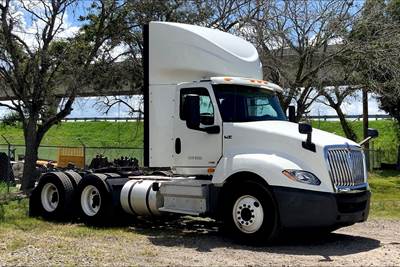 International LT625 Day Cab Truck - A26 430HP, 10 Speed