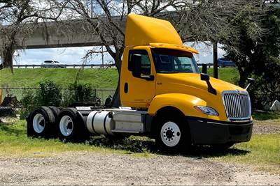 International LT625 Day Cab Truck - A26 430HP, 10 Speed