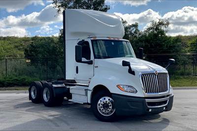 International LT625 Day Cab Truck - A26 400HP, 12 Speed