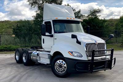 International LT625 Day Cab Truck - A26 430HP, 10 Speed