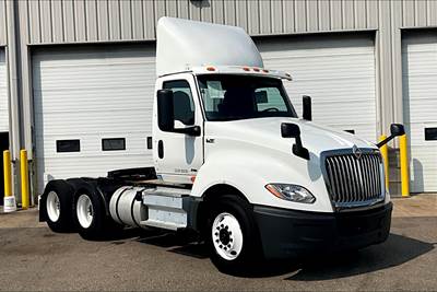 International LT625 Day Cab Truck - A26 430HP, 10 Speed