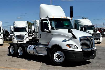 International LT625 Day Cab Truck - A26 430HP, 10 Speed