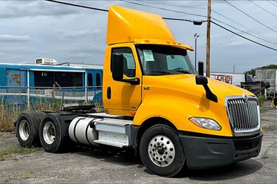 International LT625 Day Cab Truck - A26 430HP, 10 Speed