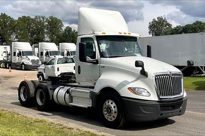 International LT625 Day Cab Truck - A26 430HP, 10 Speed