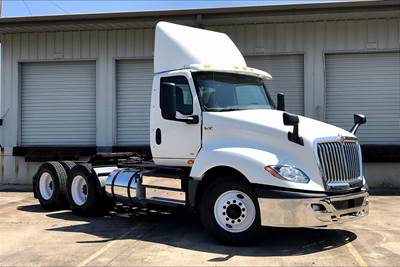 International LT625 Day Cab Truck - A26 430HP, 10 Speed