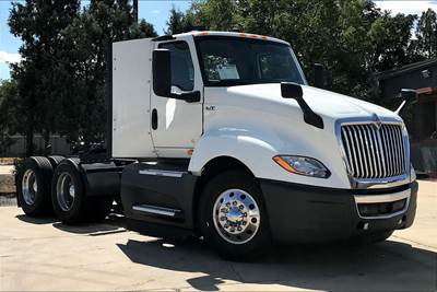 International LT625 Day Cab Truck - Cummins 400HP, 12 Speed
