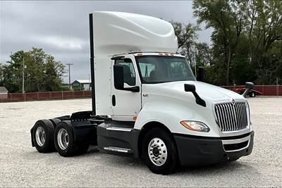 International LT625 Day Cab Truck - Cummins 400HP, 12 Speed