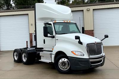International LT625 Day Cab Truck - Cummins 400HP, 12 Speed