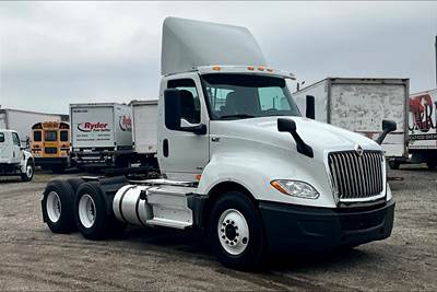 International LT625 Day Cab Truck - A26 430HP, 10 Speed