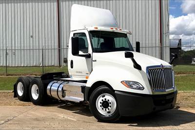 International LT625 Day Cab Truck - A26 430HP, 10 Speed