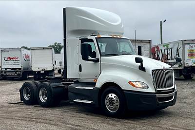 International LT625 Day Cab Truck - Cummins 400HP, 12 Speed
