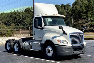 International LT625 Day Cab Truck - A26 430HP, 10 Speed
