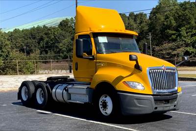 International LT625 Day Cab Truck - A26 430HP, 10 Speed