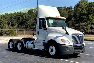 International LT625 Day Cab Truck - A26 430HP, 10 Speed