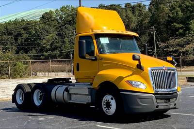 International LT625 Day Cab Truck - A26 430HP, 10 Speed