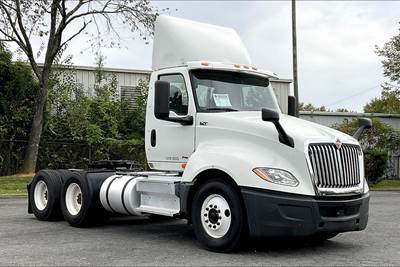 International LT625 Day Cab Truck - A26 430HP, 10 Speed