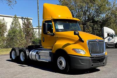 International LT625 Day Cab Truck - A26 430HP, 10 Speed