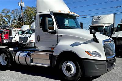 International LT625 Day Cab Truck - A26 430HP, 10 Speed
