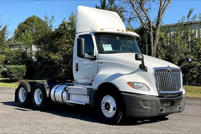International LT625 Day Cab Truck - A26 430HP, 10 Speed