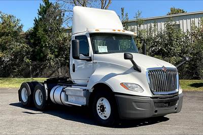 International LT625 Day Cab Truck - A26 430HP, 10 Speed