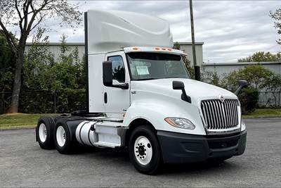 International LT625 Day Cab Truck - A26 430HP, 10 Speed