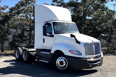 International LT625 Day Cab Truck - Cummins 400HP, 12 Speed