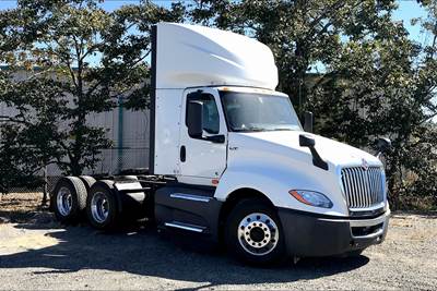 International LT625 Day Cab Truck - Cummins 400HP, 12 Speed