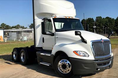 International LT625 Day Cab Truck - Cummins 400HP, 12 Speed