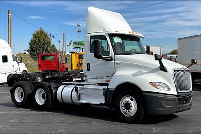 International LT625 Day Cab Truck - A26 430HP, 10 Speed