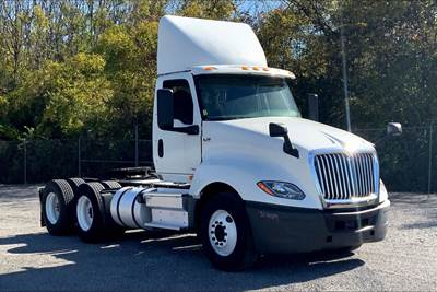 International LT625 Day Cab Truck - A26 430HP, 10 Speed