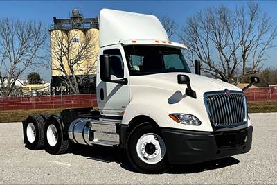 International LT625 Day Cab Truck - A26 430HP, 10 Speed